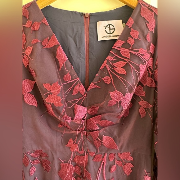 JS Collections Mother Of The Dress Formal Gown V Neck A Line Embroidered Size 14 - Picture 4 of 16